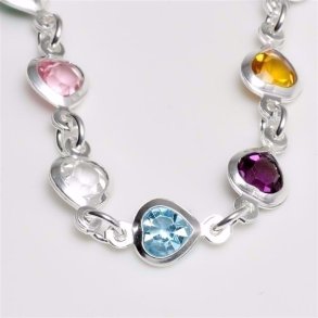 B�rnearmb�nd i s�lv med farvede sten hjerter
