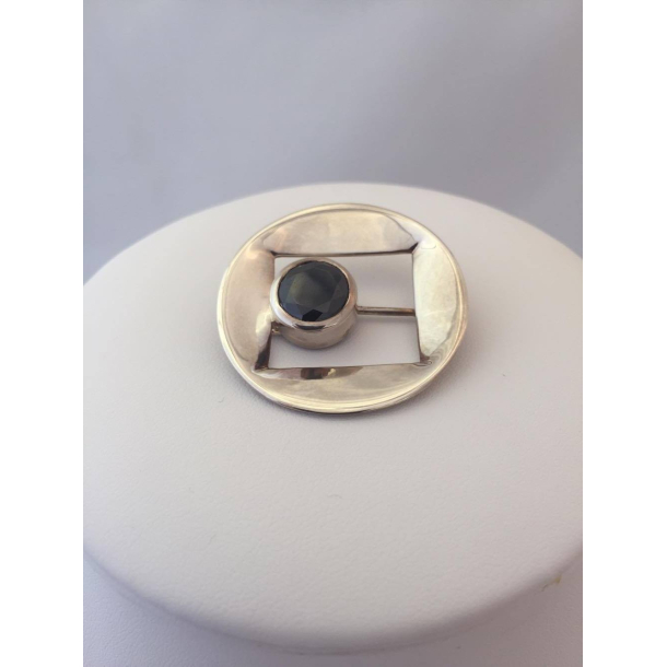 Broche m. sort sten