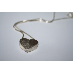 Massiv hjerte med k�de